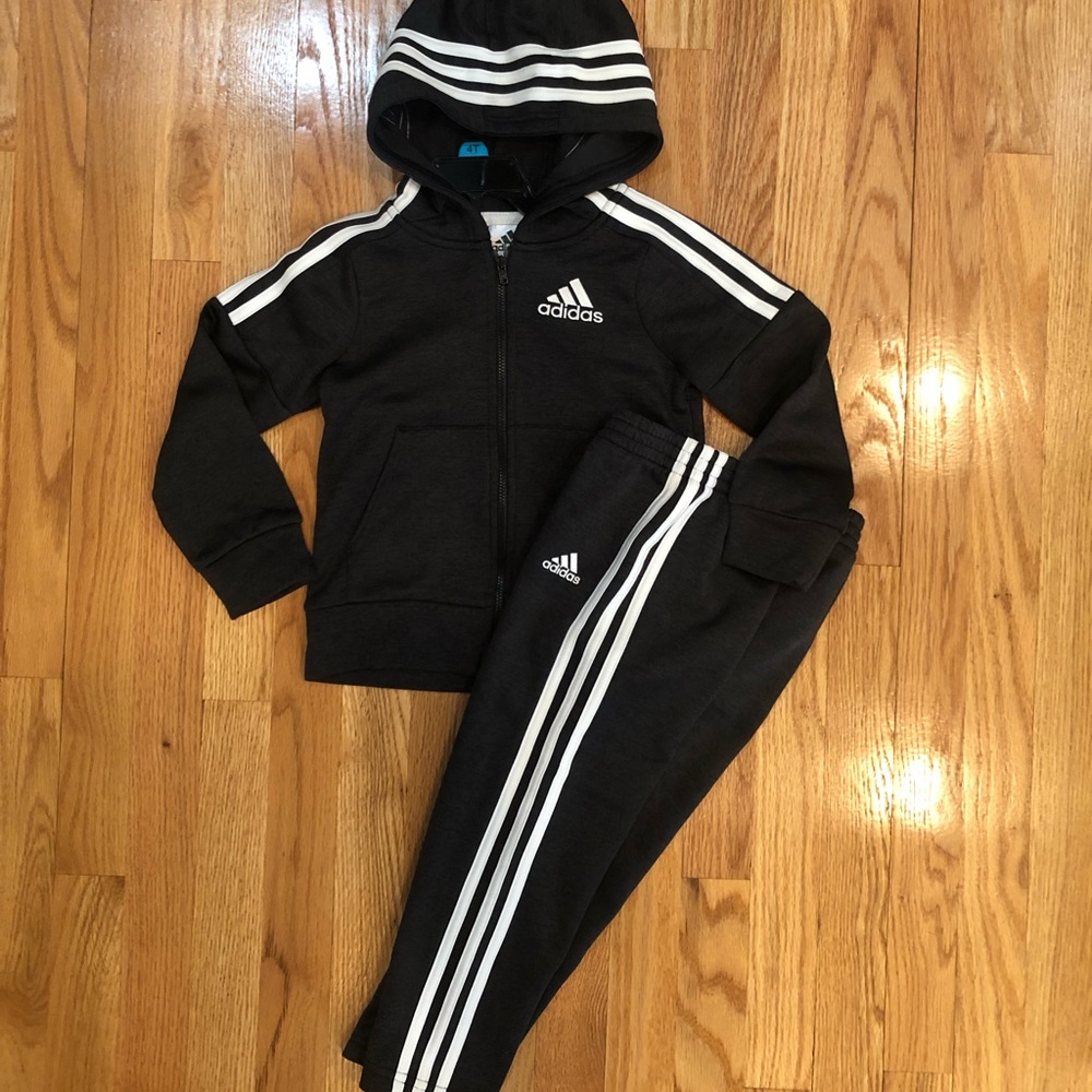 Boys Adidas Tracksuit Jogging Suit Size 4T